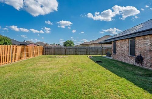 Killeen House | Stylish Pet Friendly Killeen 3BR with Fenced Backyard