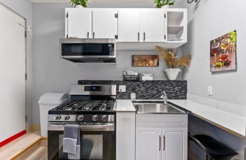 Airport Heights Community Council House | Stylish Studio Suite Near Downtown