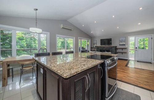 South Bruce Peninsula Ski Chalet | Sugarbush Chalet - 7-bed w/Starlink , v-ball near beach
