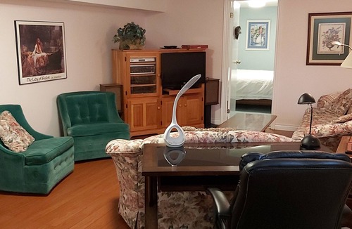 North York Apartment | Suite Blossoms on transit