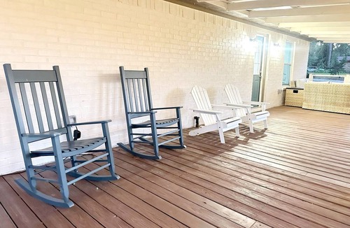 Montgomery House | Summer at Lake Conroe Firepit Volleyball Game Room Family Getaway