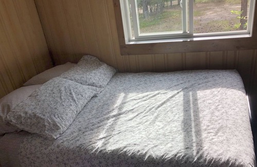 Lester Beach Cabin | Summer cabin beautiful Belair Forest 5 minutes from Beach Affordable