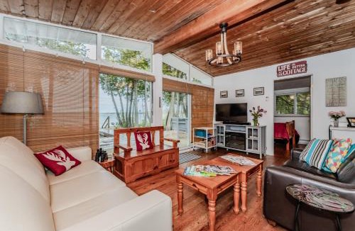 Colpoys Bay House | Summer Side Classic Lakefront Escape