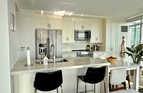 Niagara Condo | Sundrenched 2 BDRM waterfront gem with lake view near CNE, BMO Field