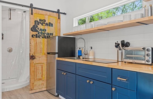 Linn Valley Apartment | Sunlight Tiny House at Linn Valley Lakes