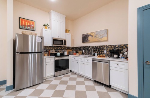 Downtown Apartment | Sunny 1BR Condo in Heart of Downtown