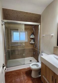 Bendale House | Sunny Corner Room with View