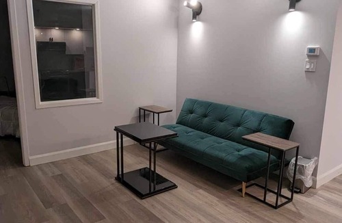 Shaughnessy Village Apartment | Sunny Downtown Montreal skyline view Crescent + Bell Centre 1 Br condo