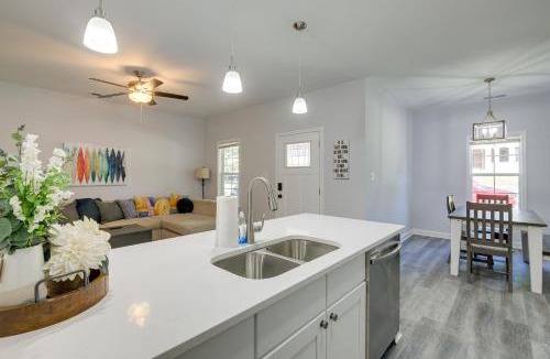 South Memphis House | Sunny Memphis Home ~ 2 Mi to Beale Street!