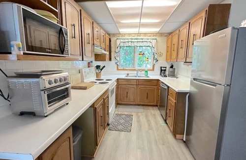Rideau Lakes House | Sunset Delight | Waterfront Cottage on Westport Sand Lake