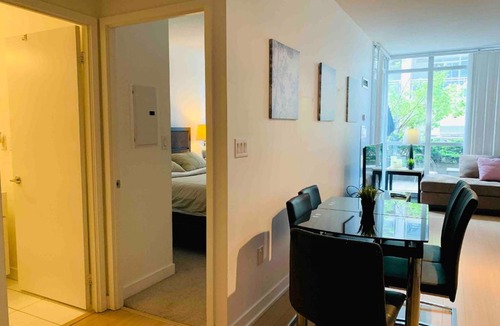CityPlace Apartment | SunShine Stays + Den Terrace