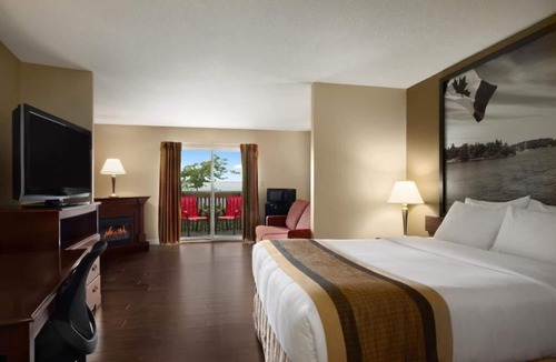 Addison Hotel | Super 8 by Wyndham Brockville