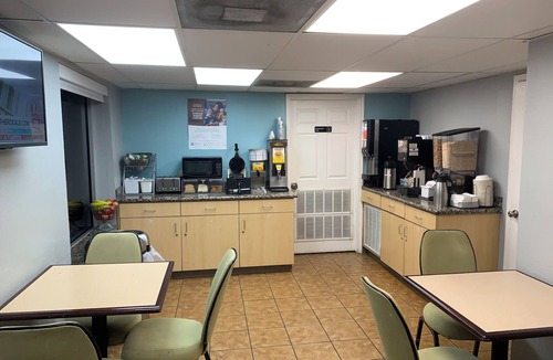 Swede Hill Hotel | Super 8 by Wyndham Austin Downtown/Capitol Area