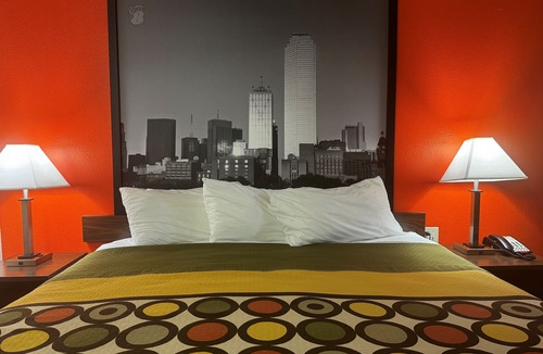Giddings Hotel | Super 8 by Wyndham Giddings