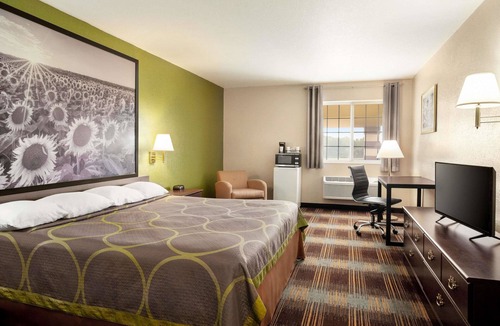 Holton Hotel | Super 8 by Wyndham Holton