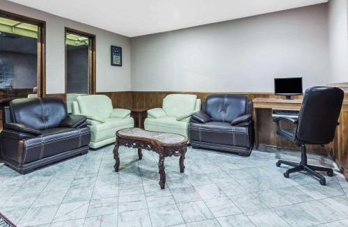 Irving Hotel | Super 8 by Wyndham Irving DFW Airport/South