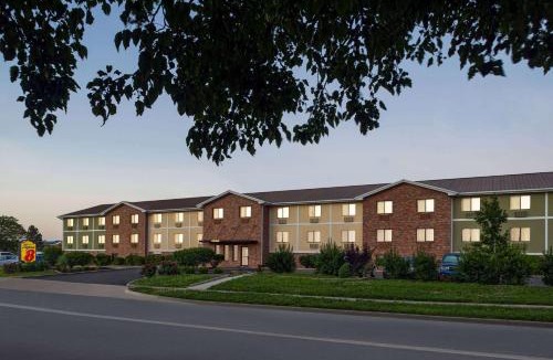 Lenexa Hotel | Super 8 by Wyndham Lenexa Overland Park Area/Mall Area