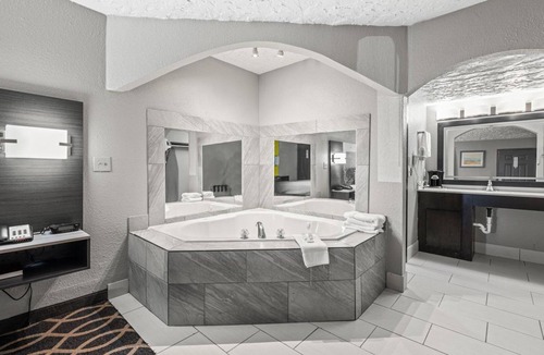 Norman Hotel | Super 8 by Wyndham Norman West OK