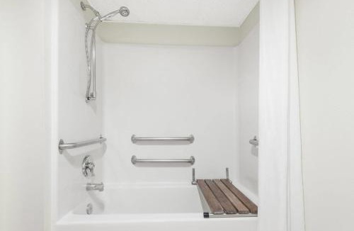 Smithville Hotel | Super 8 by Wyndham Smithville Kansas City