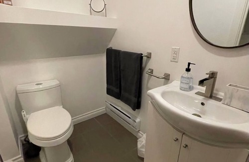 Mile End Apartment | Super Large Terrace Rental 4522A