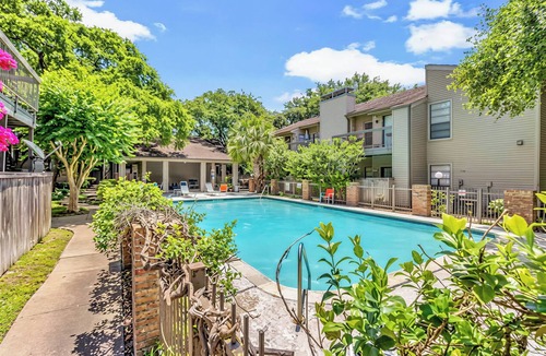 Westchase Condo | Superb 2-bedroom condo with AC in vibrant Houston