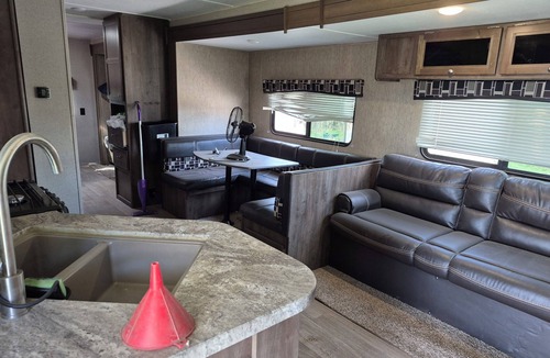 Glencoe RV Rental | Superb campground in Glencoe with travel trailer that sleeps7 to 8 people.