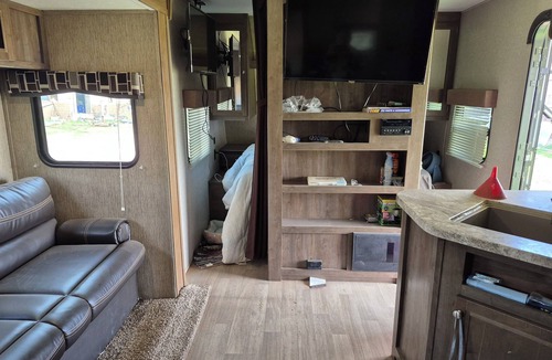 Glencoe RV Rental | Superb campground in Glencoe with travel trailer that sleeps7 to 8 people.