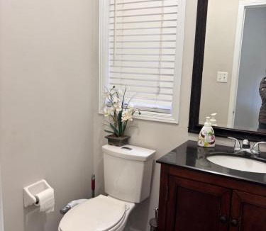 Fletchers Creek South House | Superior Room Near Toronto Pearson Airport