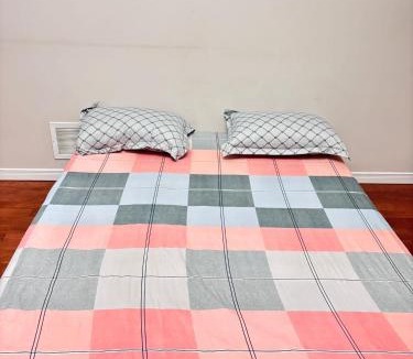 Fletchers Creek South House | Superior Room Near Toronto Pearson Airport