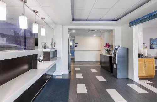 Niagara Falls Hotel | SureStay Plus Hotel by Best Western Niagara Falls East