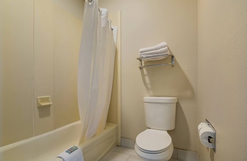 Topeka Hotel | SureStay Plus Hotel by Best Western Topeka Northwest