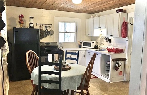 Bryan House | SweetChick Farmhouse, slight country feel with close city convenience.