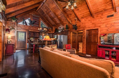 Branson Cedars Cabin | Tailored Decor, Private Hot Tub, Authentic Log Cabin, Grill, Near Big Cedar&Thunder Ridge