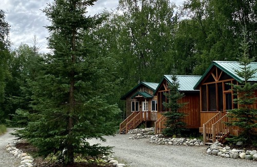 Susitna North Cabin | Talkeetna Wilderness Lodge - Studio Cabin #1 – Queen Bed