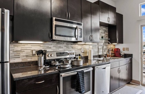 Deep Ellum Apartment | Tasteful Apt in Central Dallas with Parking and Pool