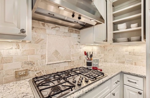 Porter House | TCH - Luxury 4bd/3ba in Kingwood Area with Office