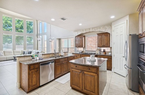Plano House | TCH - Spacious 4bd/3.5ba in Plano with Workspace