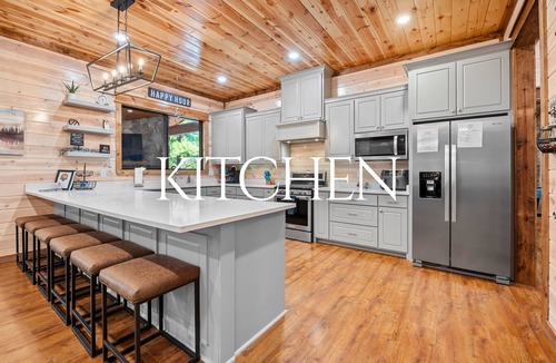 Broken Bow Cabin | Tender Retreat in the Pines | Game-Filled Retreat