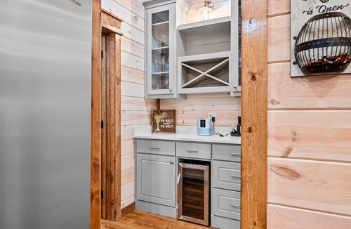 Broken Bow Cabin | Tender Retreat in the Pines | Game-Filled Retreat