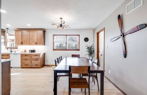 Hutchinson House | Terminal 23 Lounge. Gorgeous Remodeled 5 bedroom Home in Hutchinson