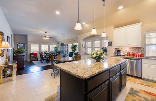 Crowley House | Texas Classic Retreat Elegant & Spacious 4BR Home