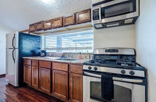 Spring Branch East House | Texas Size + Pool + Hottub + Bar + 8 bedroom+ Ping Pong + Guest Suite