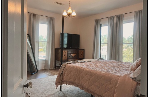 Taylor Bed & Breakfast | Thames Home