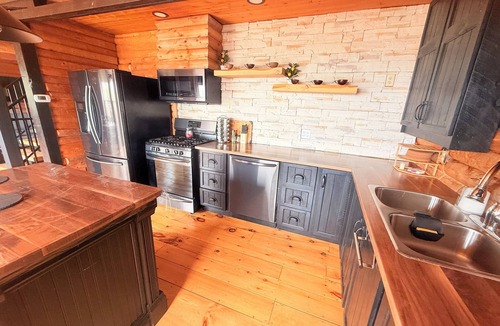 Tobermory Cottage | THaNu Shack - Water's Edge Escape to Tranquility