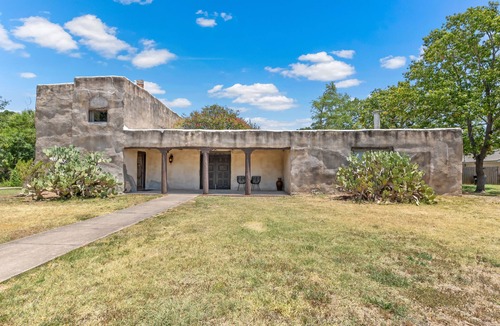 The Knoll House | The Adobe BCS - 1.0 Mile to Campus - Sleeps 15