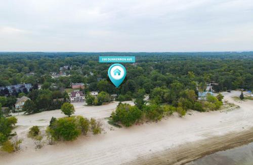 Wasaga Beach House | The Beach House - Steps to Beach Area 3 4BR