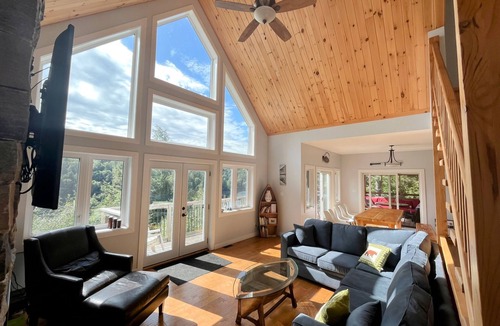 Dysart et al Cottage | The Bear Cave Cottage on Little Kennisis Lake -Lake front fun, spacious property