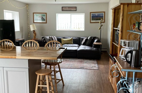 Fairview House | The Bear Den AK 🔥Cozy Central Home🔥
