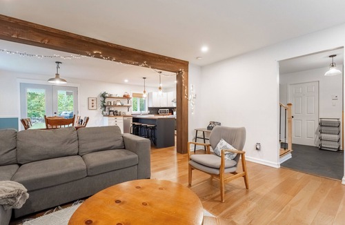 Saint-Emile-de-Suffolk Ski Chalet | The Biloba | Spa | Lakefront | Kayaks | Fireplace