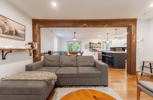 Saint-Emile-de-Suffolk Ski Chalet | The Biloba | Spa | Lakefront | Kayaks | Fireplace